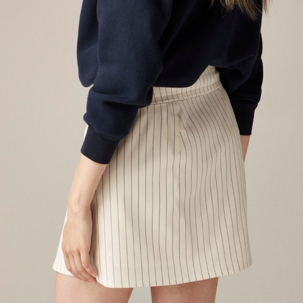 โ๏ธ {PRICE FIRM} J. Crew Pinstripe Center-pleat mini skirt ~ Italian wool Blend - Picture 3 of 10